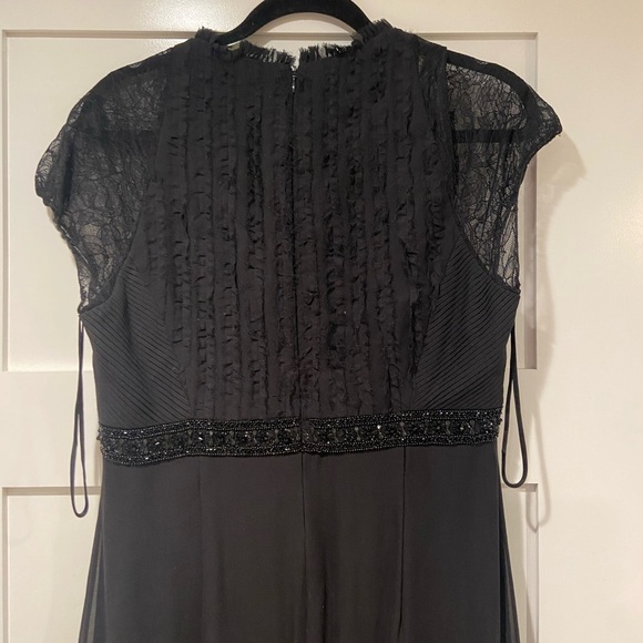 100% silk v neck dress with lace cap sleeves and beaded detail - Picture 5 of 7